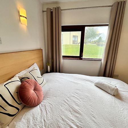 Sea Whispers - My Charming Costal Retreat In Йол Экстерьер фото