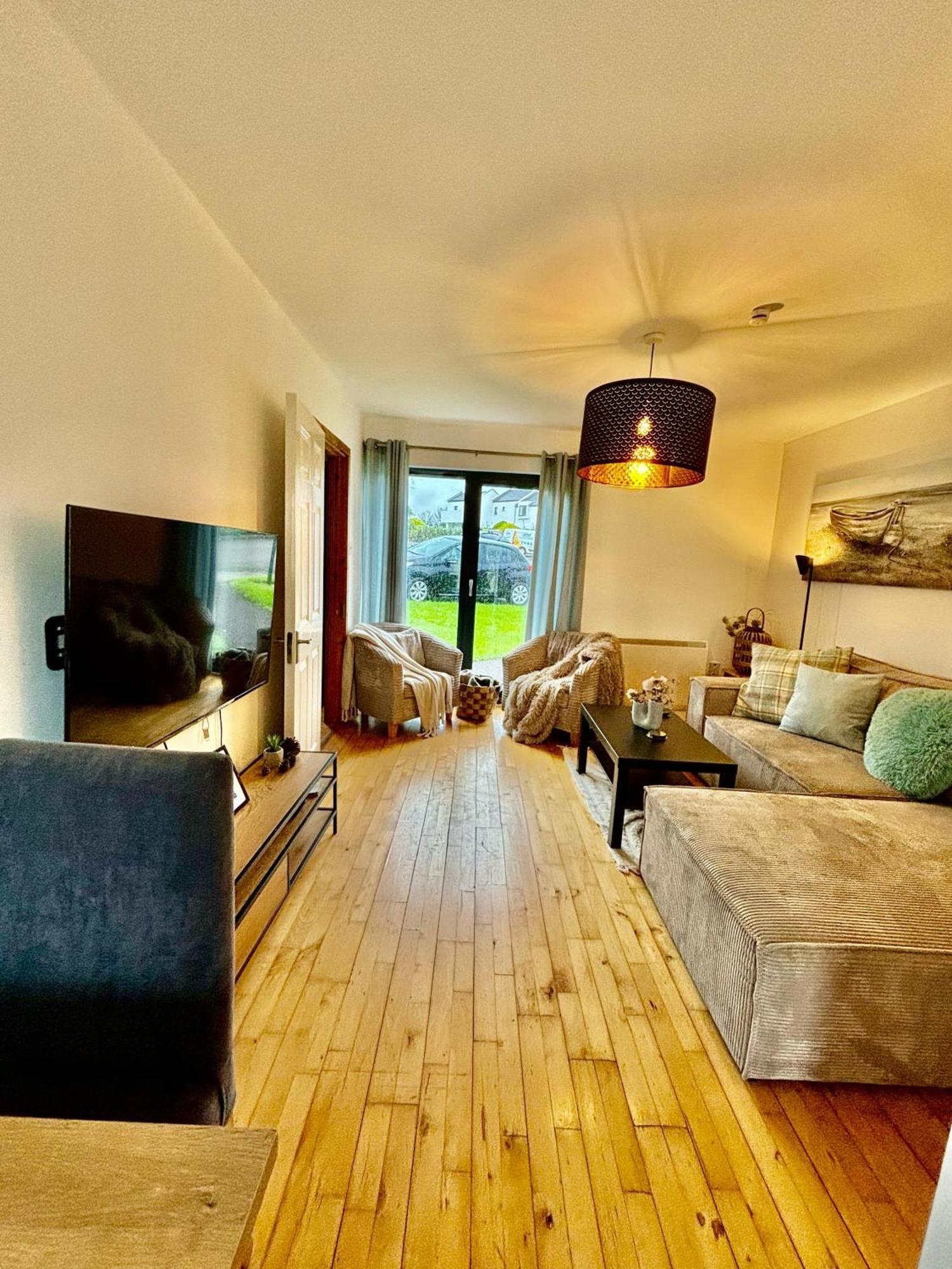 Sea Whispers - My Charming Costal Retreat In Йол Экстерьер фото